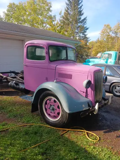 1947 Morris commercial one and a half ton. Model c v e 11/30. Exported into Canada as a left hand dr...