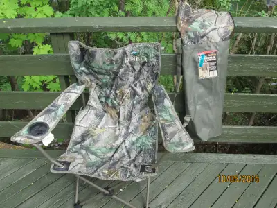 Outdoor Folding Chair. Brand New Red Head. . opens & folds in seconds, with cupholder, strong steel...