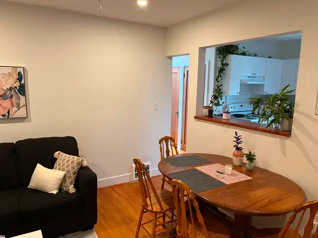 Charming 3 bedroom main floor unit near campus and downtown.63672016680707123