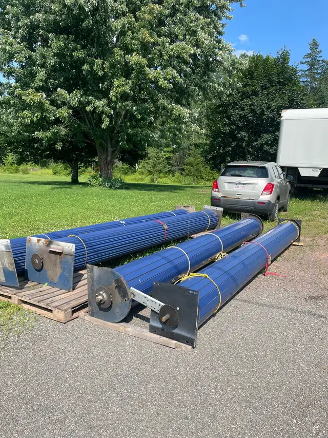 coiling overhead doors  in Windows, Doors & Trim in Moncton - Image 2