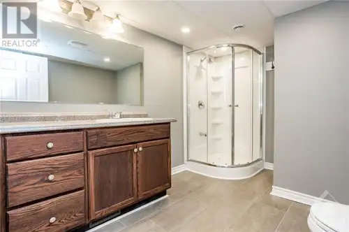 Very large room and private bathroom in the basement of a house, located near Katimavik and Castlefr...