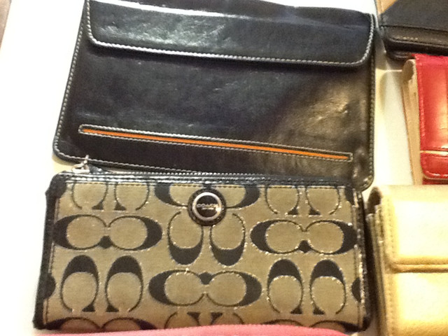 Lot of wallets and tablet case in Women's - Bags & Wallets in Chilliwack - Image 2