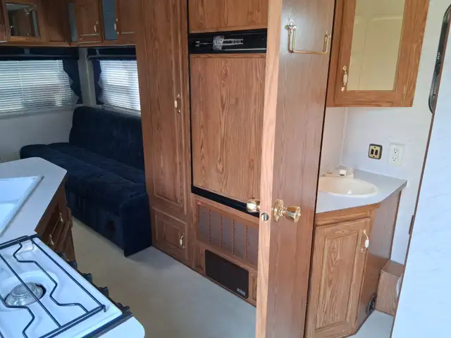 Nash 21 ft. Fifth Wheel Trailer in Travel Trailers & Campers in Delta/Surrey/Langley - Image 5