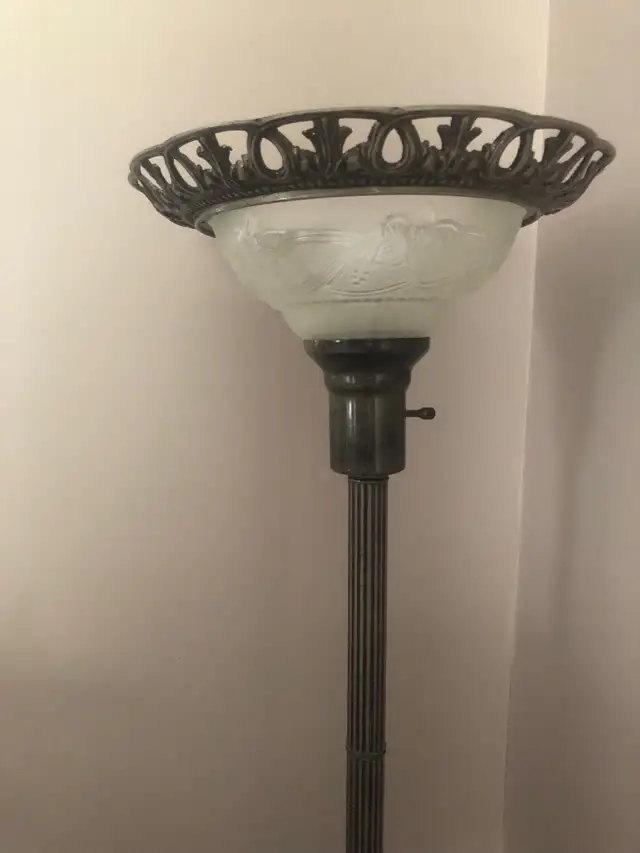 Gorgeous Standing Floor Lamp in Indoor Lighting & Fans in Markham / York Region - Image 6