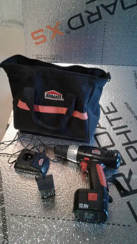 MAKITA,B&D Drills, battery chargers, carrying bag. in Hand Tools in Markham / York Region - Image 5