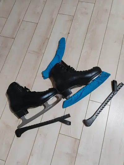 Patins artistiques noirs pour homme, grandeur 42, View more