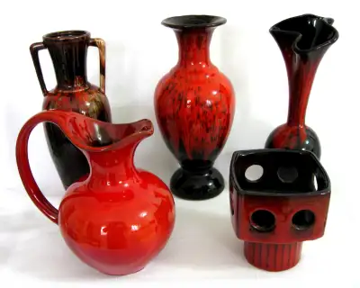 AU CHOIX POTTERIE VINTAGE CANADIAN POTTERY YOUR CHOICE.. 20$, View more