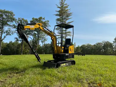 1.2 ton High Top excavator 13.5 hp B&S gas engine 120 hours 8”, 16” and 32” buckets Ripper Mech thum...