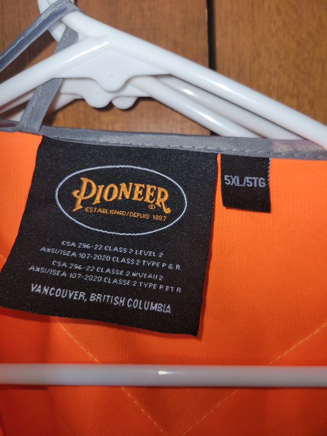 Pioneer safety vest 9 pockets 5XL brand new in Other Business & Industrial in Edmonton - Image 3