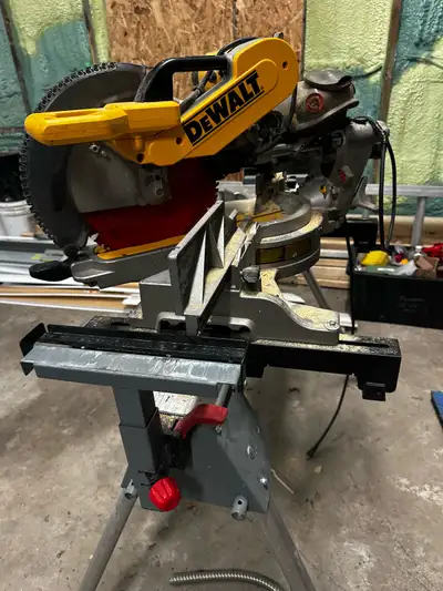 This DeWalt miter saw is in good, pre-loved condition and ready to help you tackle your next woodwor...