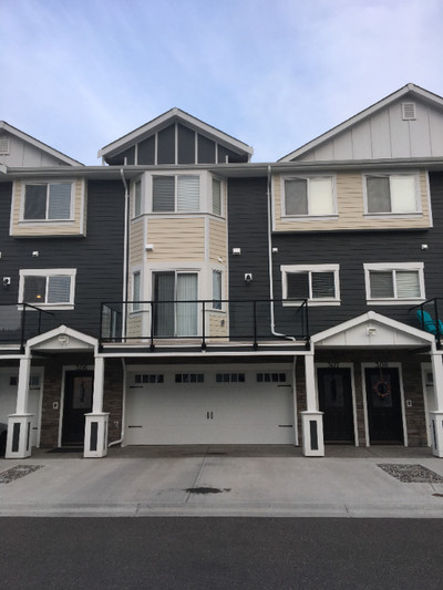 2 Bed - 2 1/2 bath Newer Condo with Double Garage