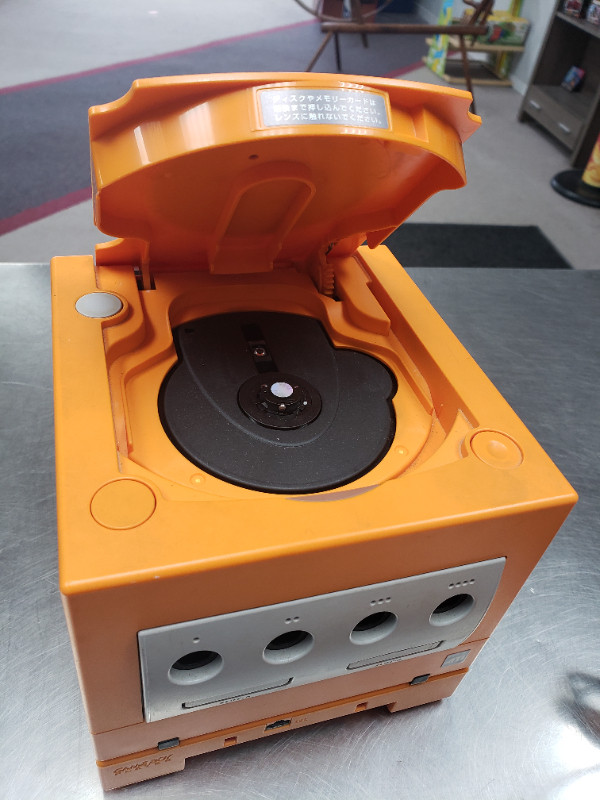 NA\JP Gamecube Console w\ Gameboy Player & Japanese Gameboy dis in Older Generation in Cole Harbour - Image 2