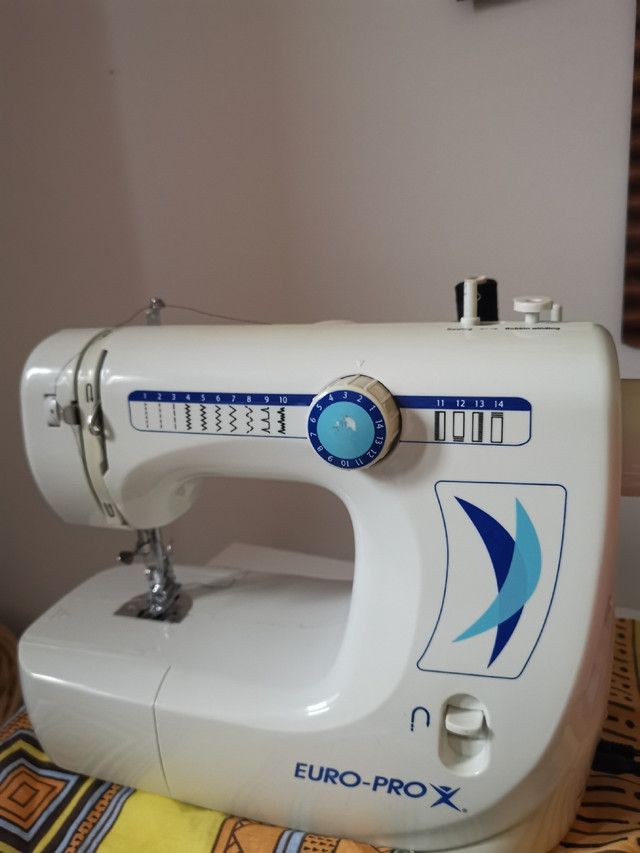 Sewing machine  in Hobbies & Crafts in Oshawa / Durham Region