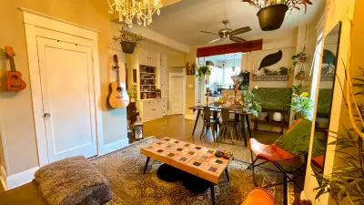 MUST SEE- 2 Bedroom 1 bathroom  Main floor on the Danforth
