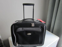 VALISE POUR ORDI -DOCUMENT ETC