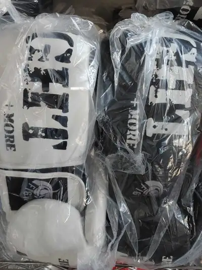 This is a full leather Boxing Gloves Black or white and new in yellow 12 oz only Perfect for beginne...