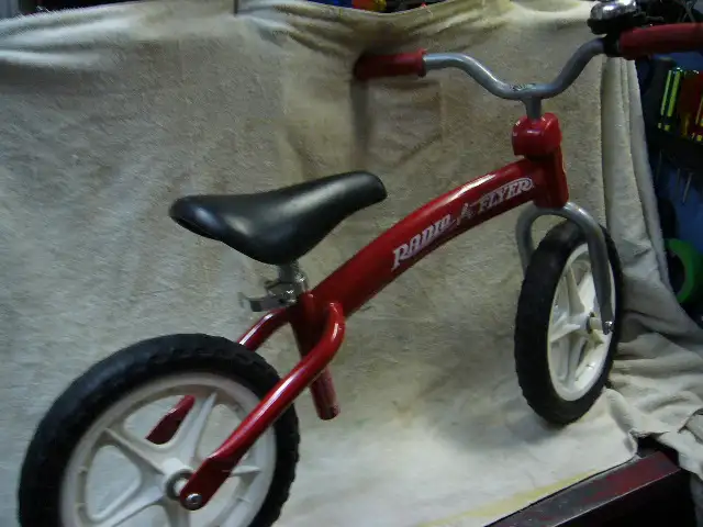 Velo pour debutant sans pedalier (Radio FLyers)11 po. in Kids in Longueuil / South Shore - Image 6
