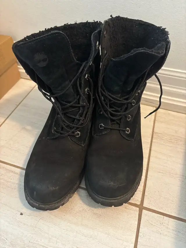 Women’s Timberland Boots in Women's - Shoes in Oakville / Halton Region - Image 2