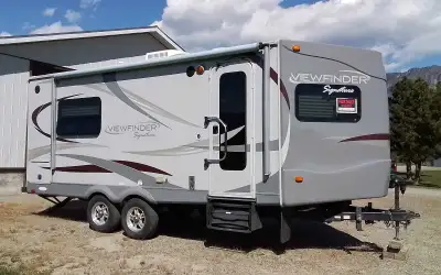 Excellent condition 1 Slide Walkaround queen bed No smoking or pets Stored inside