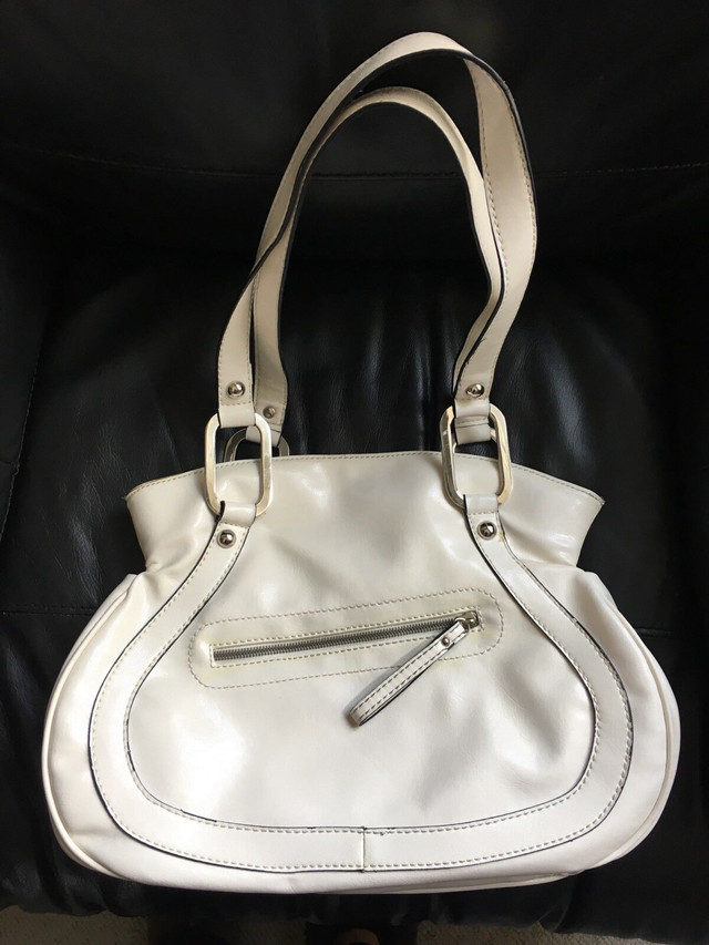 GUESS Handbag  in Women's - Bags & Wallets in Red Deer - Image 2