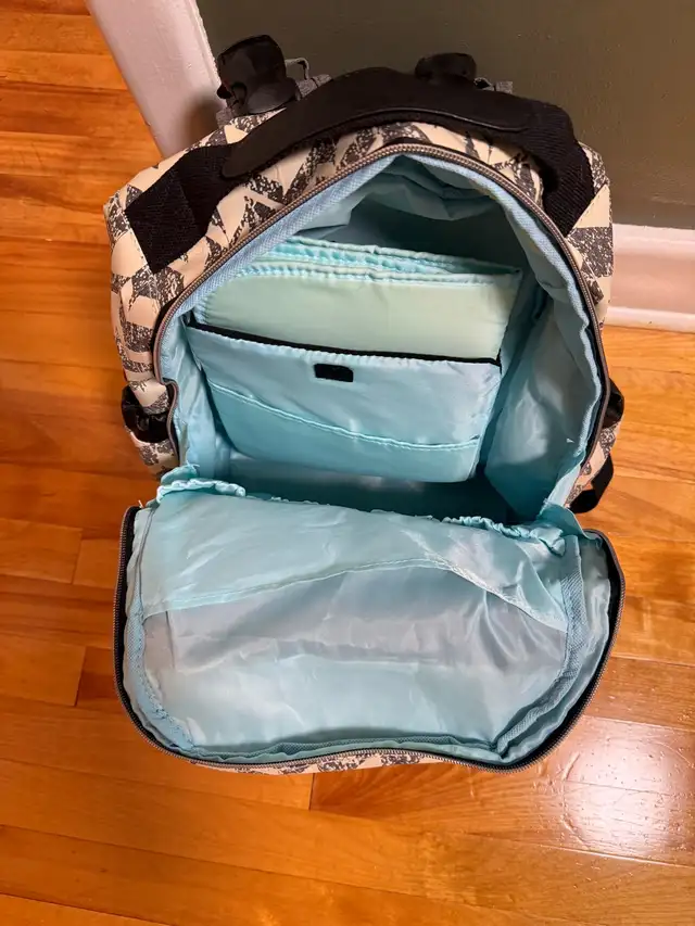 Kelly Boulder diaper bag in Bathing & Changing in Ottawa - Image 4