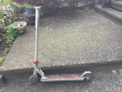 • Cool Razor Pro X Scooter similar to the newer version of Razor 13018195 Pro X Scooter • Used but s...