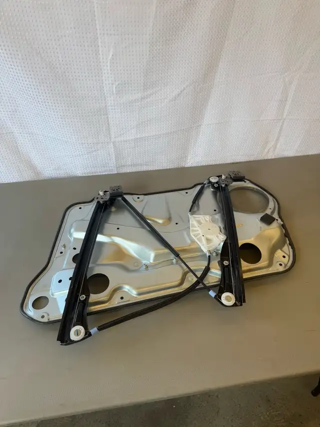 Power Window Regulator VW Golf Jetta in Other in Hamilton - Image 10