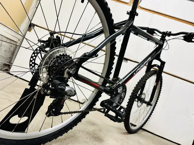 Overhauled Norco aluminum mountain bike with disc brakes in Mountain in Markham / York Region - Image 9