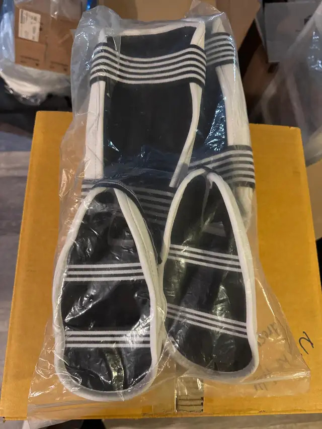 Shin and foot guard BRAND NEW63735880460163120