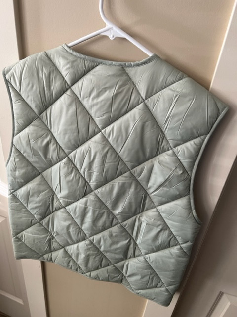 NWT: Mango Lightweight Puffy Vest in Women's - Tops & Outerwear in Vernon - Image 2