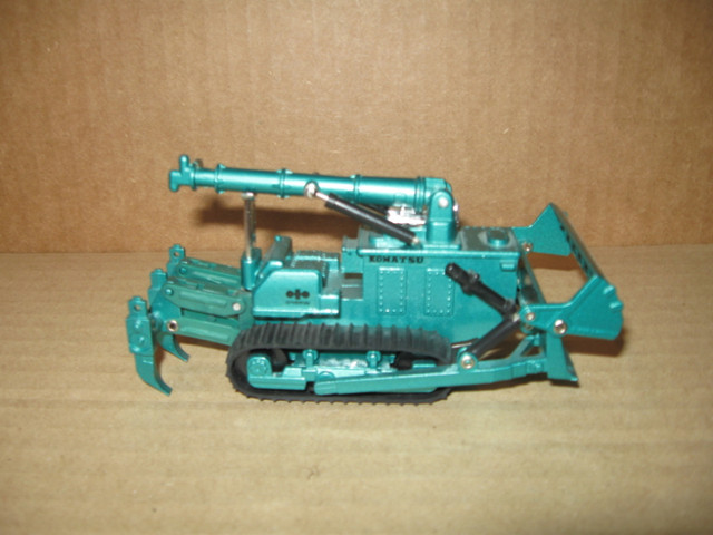 1/64 Scale Bulldozer in Toys & Games in Saskatoon - Image 4