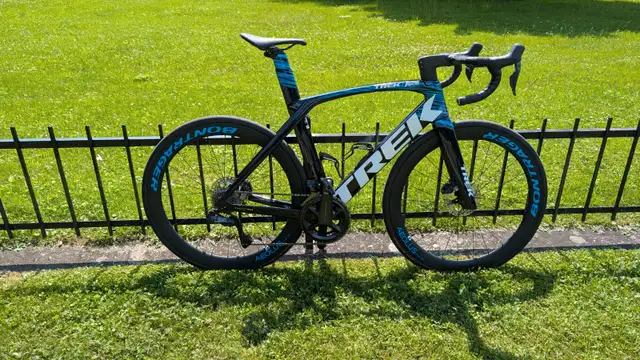 Trek Madone Slr 7 Gen 6 road bike 56 cm56 cm63006662008705122