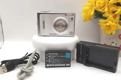Fujifilm Digital Camera FinePix F10 6.3MP Silver Good condition and works well, easy to use Comes wi...