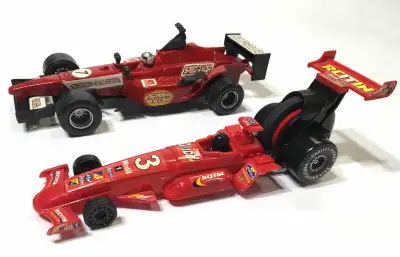 Lancez-vous dans la course! La voiture RCITIN, la DRAGSTER fonctionne à l'action d'une courroie. Ell...