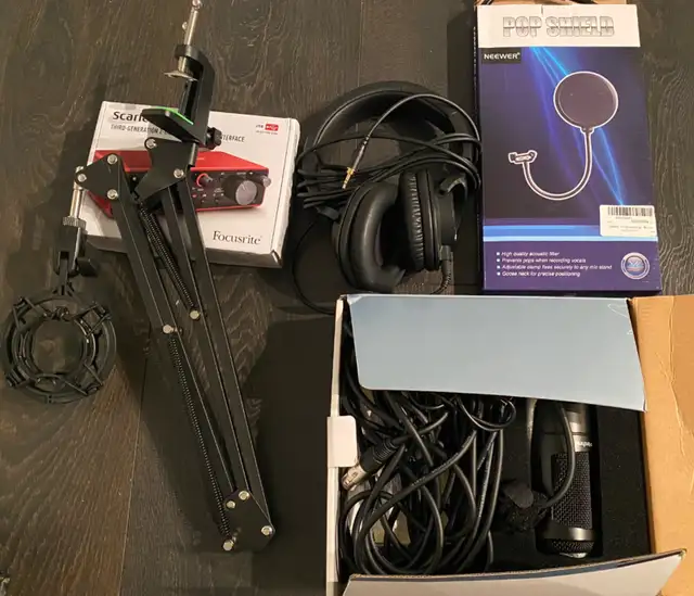 Focusrite SCARLETT audio interface + audio technica mic + etc628643609967381213