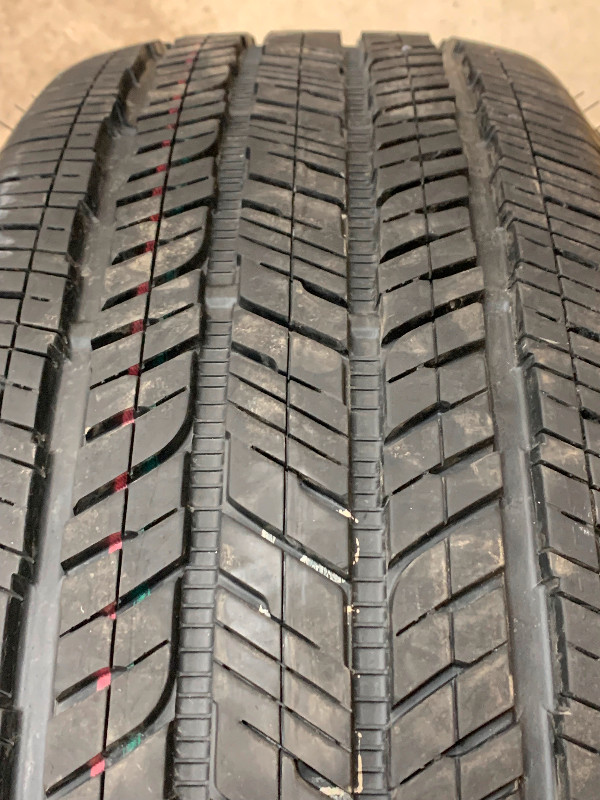 265/60/20 Bridgestone Dueler H/T in Tires & Rims in Calgary - Image 3