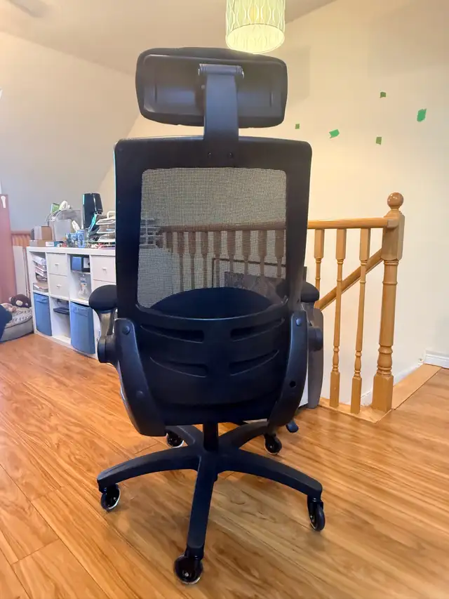 Solid Ergonomic Office Chair in Chairs & Recliners in Markham / York Region - Image 3