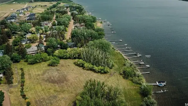 Blackstrap Lake lot in established resort of Resort of Shields