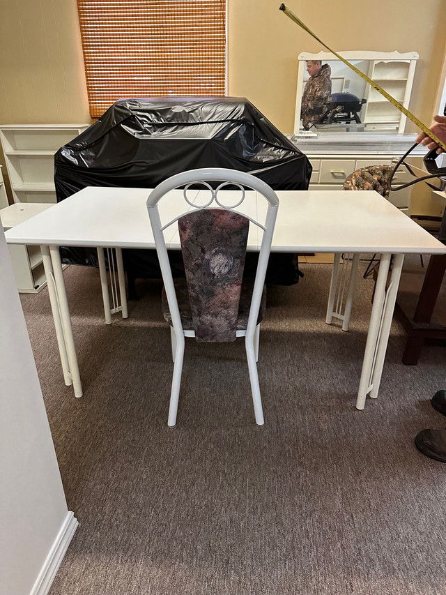 Table de cuisine avec chaises dans Vaisselle et articles de cuisine  à Victoriaville - Image 2