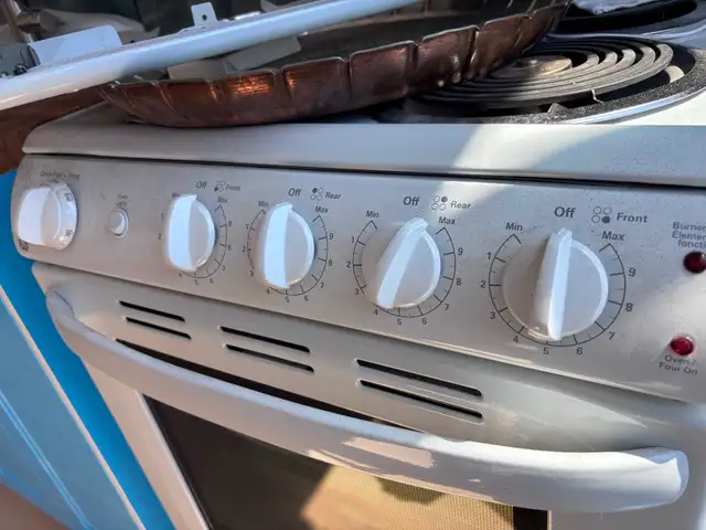 WORKING ELECTRICAL ELEMENT STOVE: PICK UP AVENUE AND DAVENPORT in Stoves, Ovens & Ranges in City of Toronto - Image 7