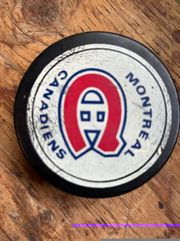 Vintage MONTREAL CANADIENS game used hockey puck ! in Arts & Collectibles in City of Toronto - Image 4