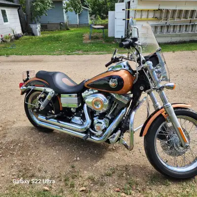 Feast your eyes on this stunning 2008 Dyna Low Glide Harley-Davidson, a 105th Anniversary edition th...