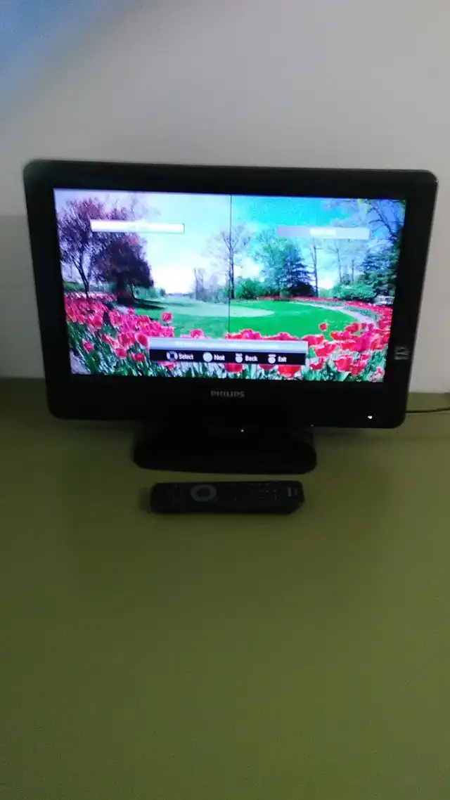 Philips 19” HD LCD Digital TV with Remote  in TVs in City of Toronto - Image 4