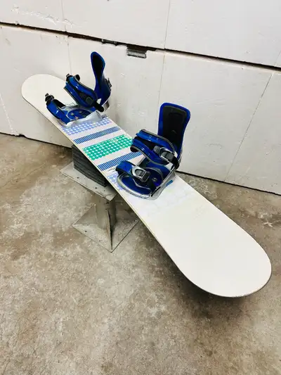 Forum snowboard 146 cm with Liquid M/L bindings, View more