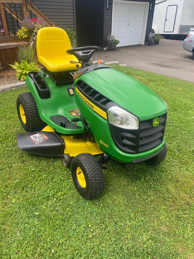 PENDING John Deere Ride on Lawn Tractor Lawnmowers & Leaf Blowers
