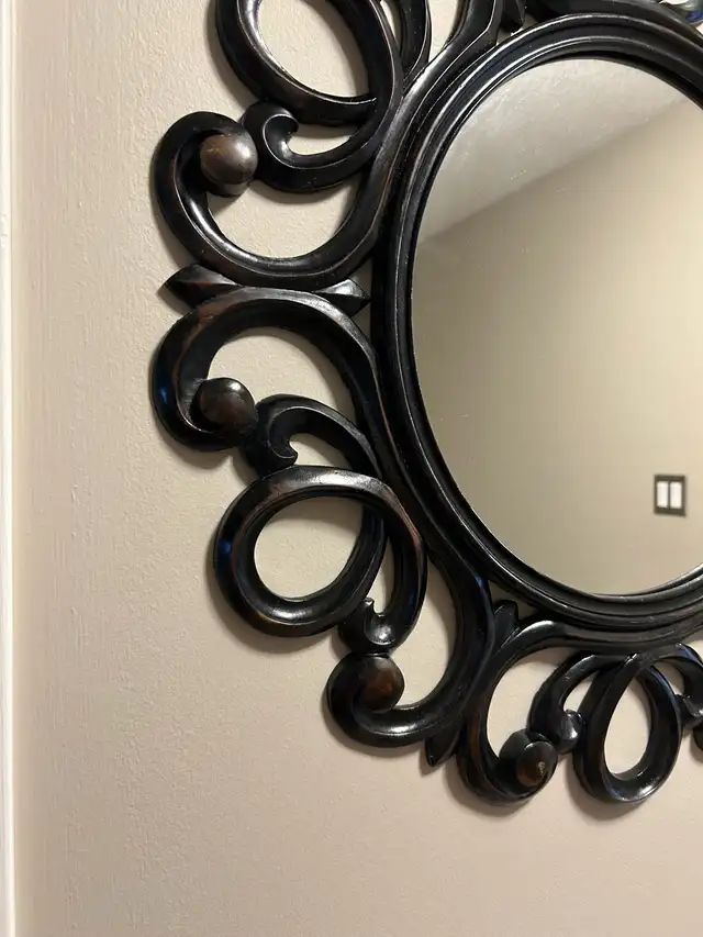 Mirror Mirror513992244498933763