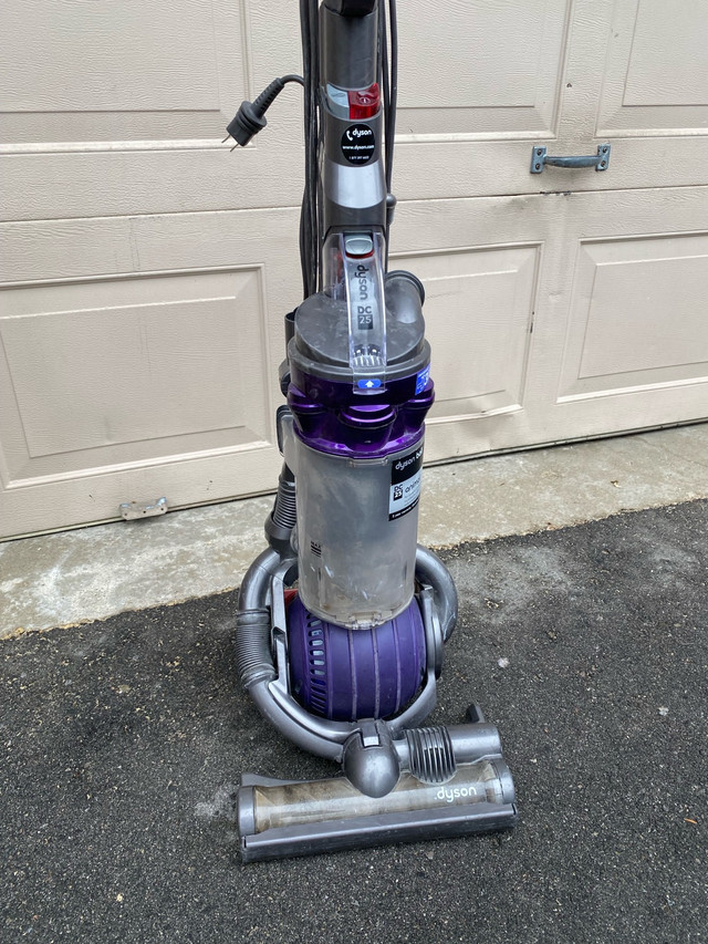 Dyson vacuum  in Vacuums in Mississauga / Peel Region - Image 2