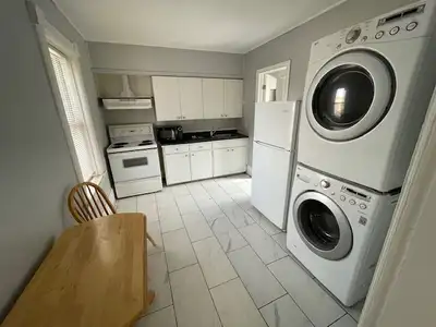 This 2 bedroom + den is the upper unit of a legal duplex, is ideal for responsible, working professi...