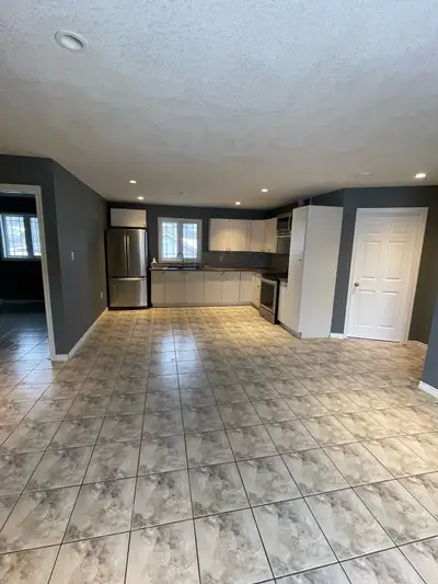 3bedroom upstairs apartment newer building