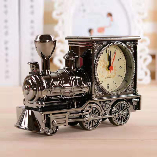 Old train Table Clock in Home Décor & Accents in Charlottetown - Image 3